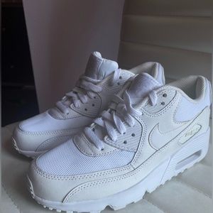 Nike leather sneakers, new , bought in Italy